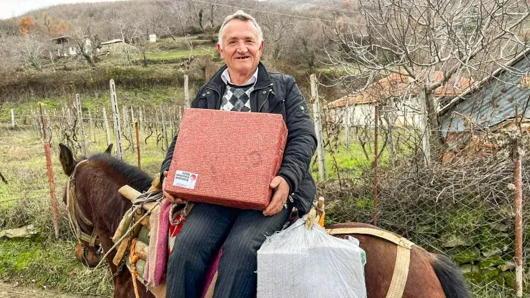 Päcklitransport in Albanien
